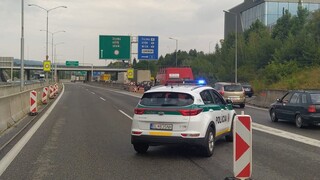 Nehody na diaľnici D2 v okolí Bratislavy odstránili, kolóny už nie sú