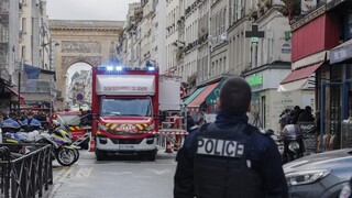 Strelec z kurdského centra v Paríži priznal, že útočil z rasistických dôvodov. Previezli ho na psychiatriu