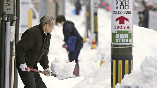 Husté sneženie sužuje aj Japonsko. Vyžiadalo si 17 obetí a vyše 90 ranených
