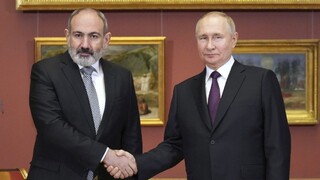 Arménsky premiér sa stretol s Putinom. Spochybnil ruskú misiu v Náhornom Karabachu