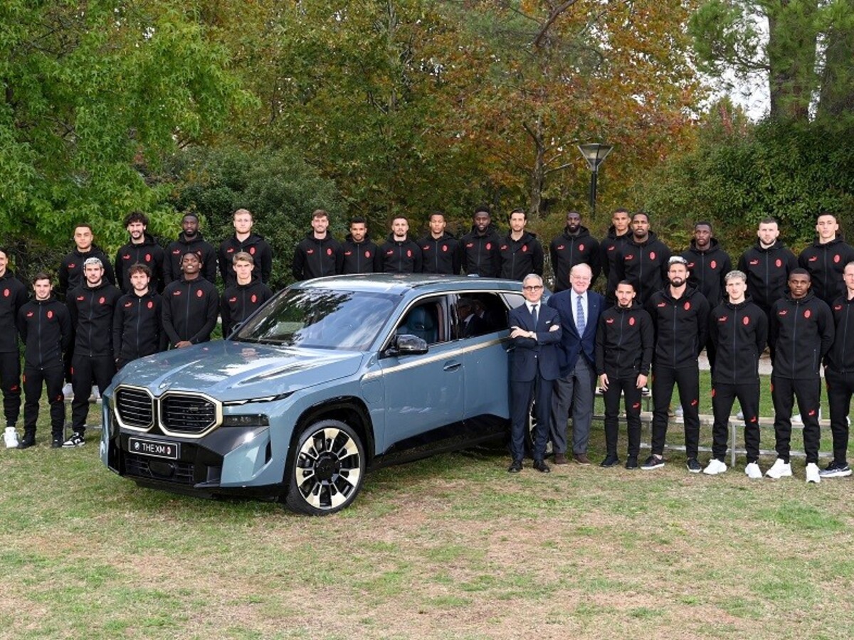 Futbalový team AC Miláno a BMW