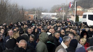 Protesty pokračujú. Kosovo uzavrelo hlavný hraničný priechod so Srbskom