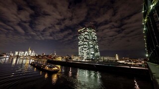 Analytici predpovedajú, že ekonomika eurozóny v budúcom roku klesne, aj kvôli inflácii