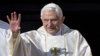 Stav emeritného pápeža Benedikta XVI. je naďalej vážny, ale stabilný