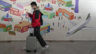 Testovanie cestujúcich z Číny na koronavírus je diskriminačné, tvrdia čínske médiá