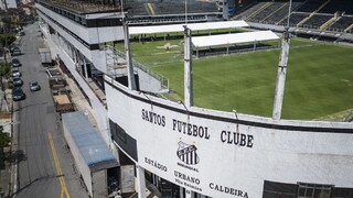 Rakvu s Pelém vystavia na 24 hodín na štadióne Santosu, posledná rozlúčka bude v utorok