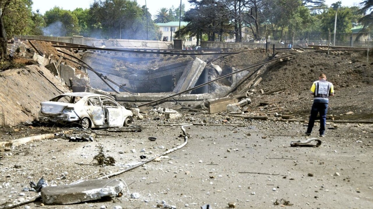 V Juhoafrickej republike si uctili pamiatku obetí po explózii cisterny, zomrelo už 34 ľudí