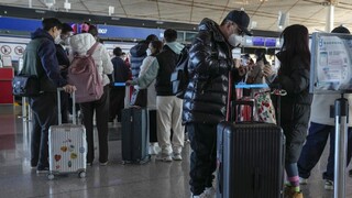 Viaceré krajiny požadujú od cestujúcich z Číny test na covid. Peking pohrozil protiopatreniami