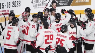 Kanada zdolala na juniorskom šampionáte USA. Obhajcovia titulu si vo finále zahrajú s Českom