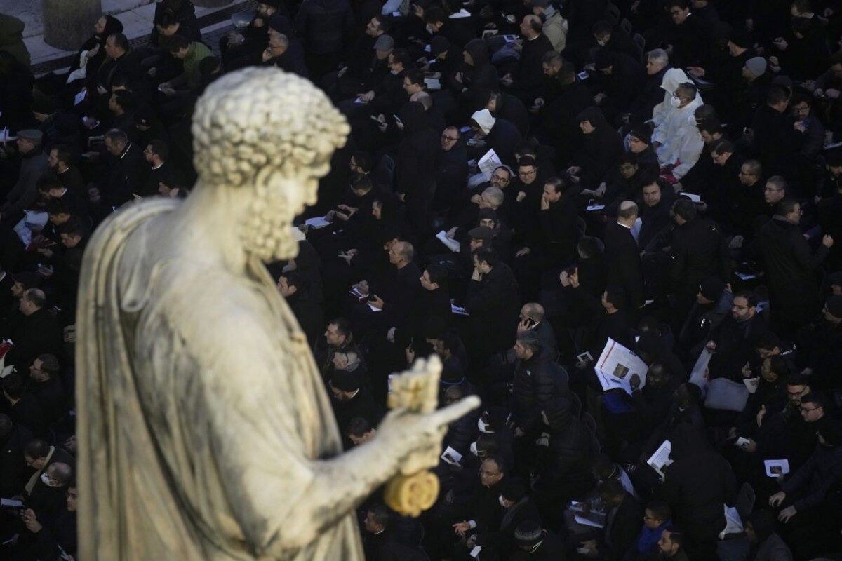 Námestie svätého Petra pred pohrebom