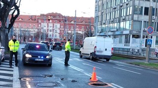 Na frekventovanej bratislavskej ceste sa prepadla vozovka. Polícia vyzýva vodičov na opatrnosť