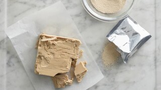 Čerstvé alebo sušené: Ktoré droždie vychádza z porovnania lepšie?