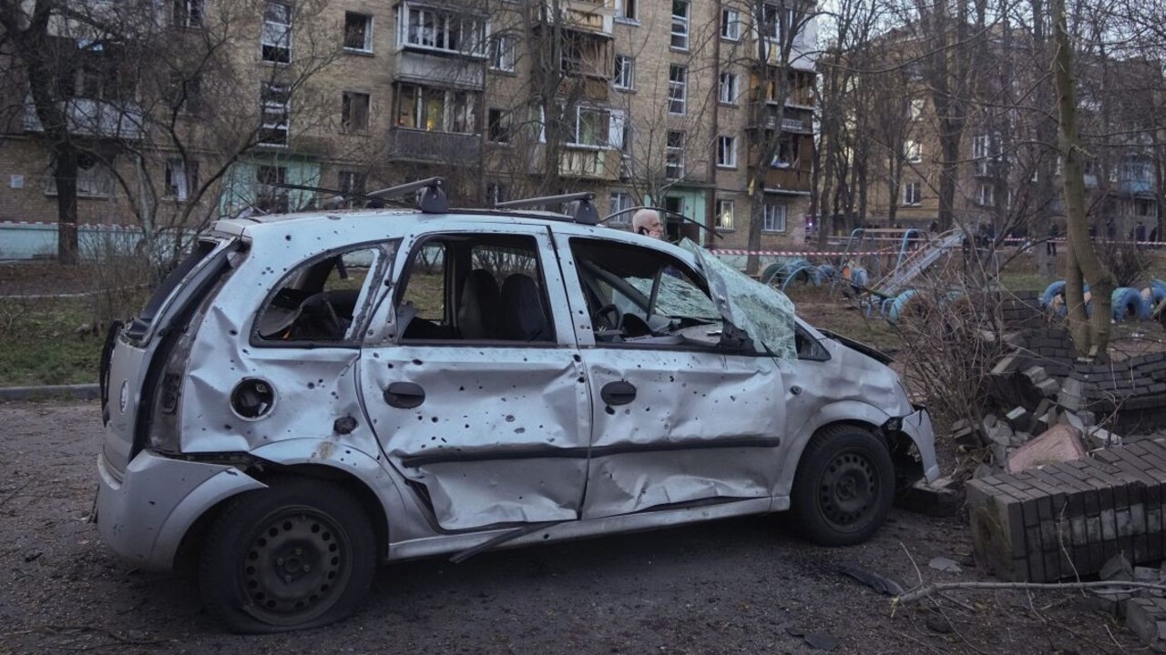 Kyjevský autoservis mení autá na nástroje vojny. Zásobujú ukrajinskú armádu