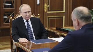 Rusko sa mstí. Začalo trestne stíhať kritikov Kremľa, považuje ich za zradcov