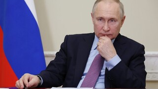 Putin sa stretol s vládou. Oznámil, že situácia v anektovaných regiónoch na Ukrajine je komplikovaná