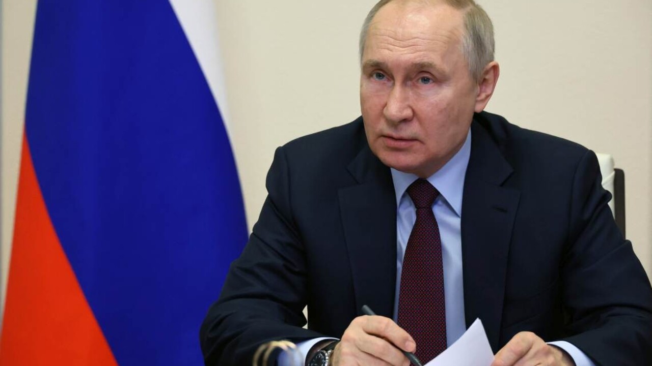 Putin verejne skritizoval ministra priemyslu. Vyčítal mu šaškovanie s obstarávaním lietadiel
