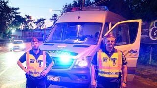 Muž v Budapešti pobodal troch policajtov, jeden zomrel. Útočník odmietol vypovedať