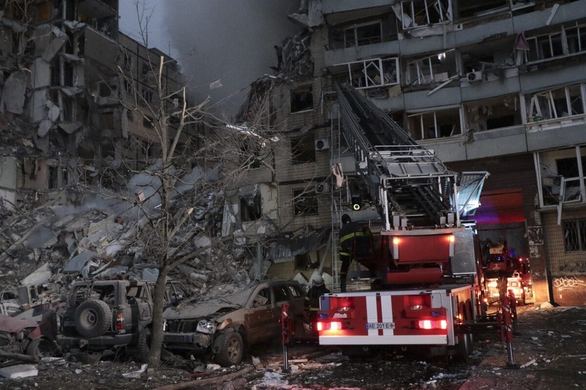 Zásah obytného domu v Dnipre ruskou raketou