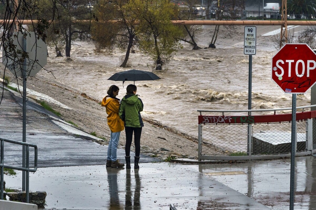 Kaliforniu devastujú búrky a záplavy