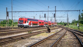 Tragická udalosť pod Tatrami: 26-ročný muž sa rozbehol oproti vlaku, zraneniam podľahol