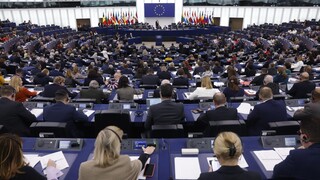 Hlavný podozrivý v korupčnom škandále v Európskom parlamente bude spolupracovať s vyšetrovateľmi