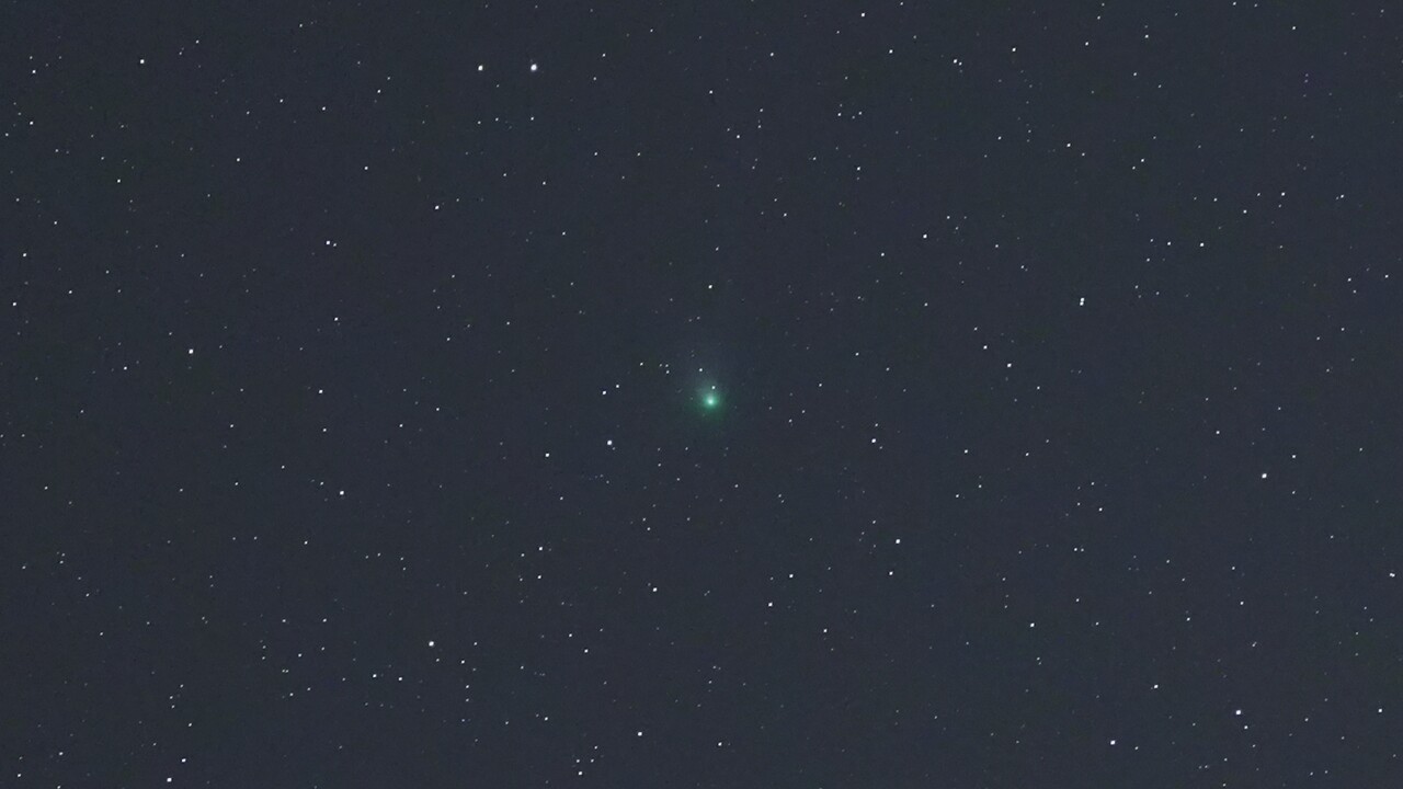Výnimočné divadlo na nočnej oblohe. O pár dní sa k Zemi priblíži zelená kométa