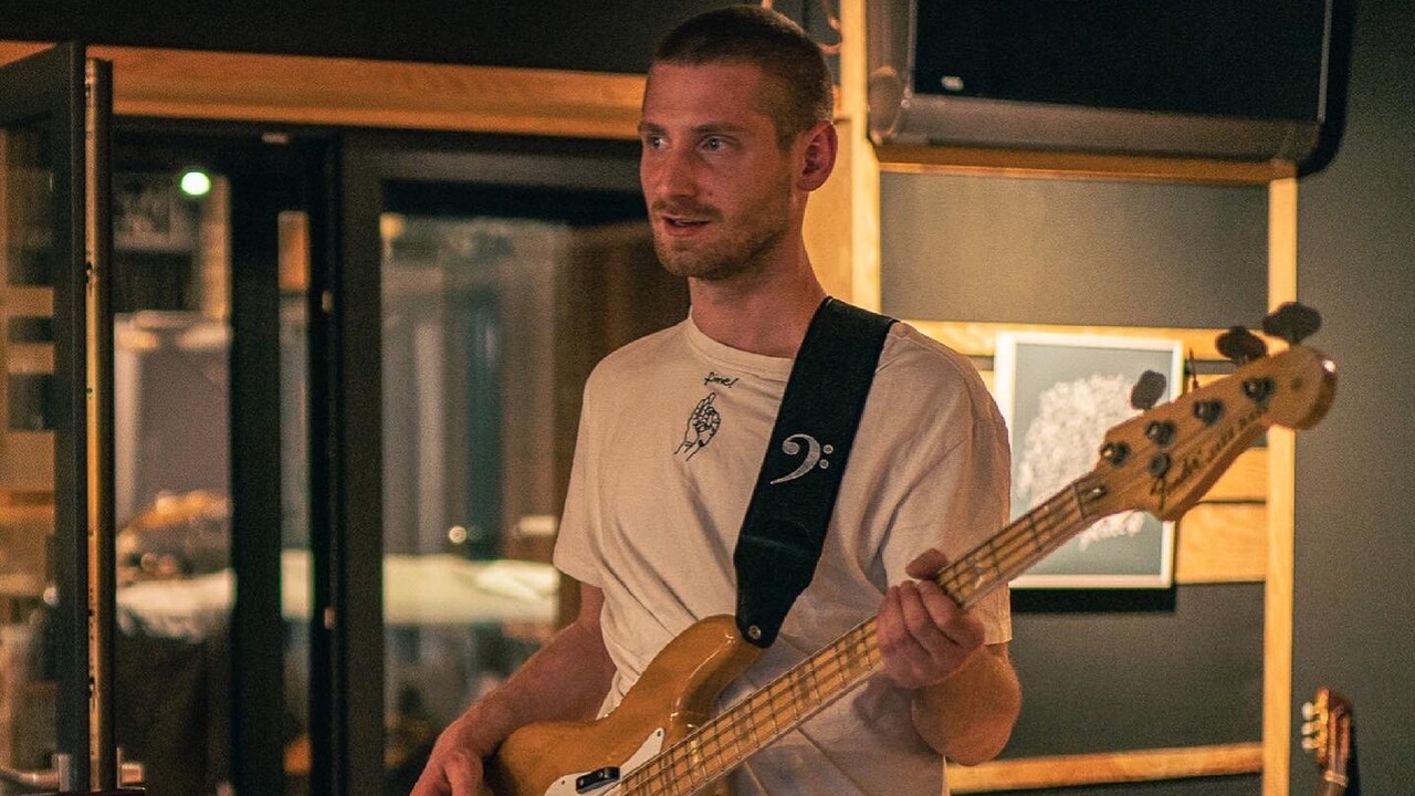 Zomrel basgitarista kapely IMT Smile. Vo veku 27 rokov podľahol rakovine