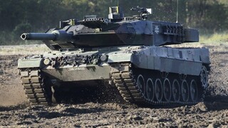 Zelenského poradca kritizoval Západ: Nerozhodnosť ohľadom tankov stojí Ukrajincov životy