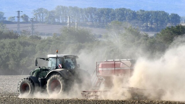 Farmári dostanú o desiatky miliónov eur viac. Pomôžu im rekonštruovať staré budovy, kúpia aj novú techniku