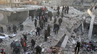 Na severe Sýrie sa zrútila budova, zahynulo najmenej desať ľudí