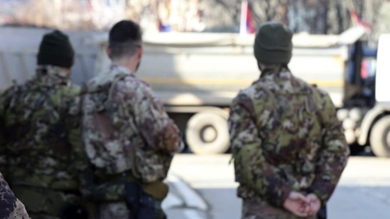 Kosovská polícia strieľala na auto smerujúce k srbskej hranici, vodič utrpel vážne zranenia