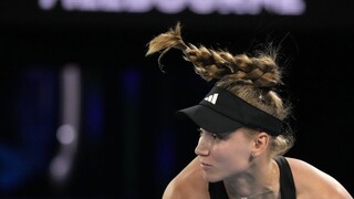 Prvou semifinalistkou ženskej dvojhry sa stala kazašská tenistka Rybakinová