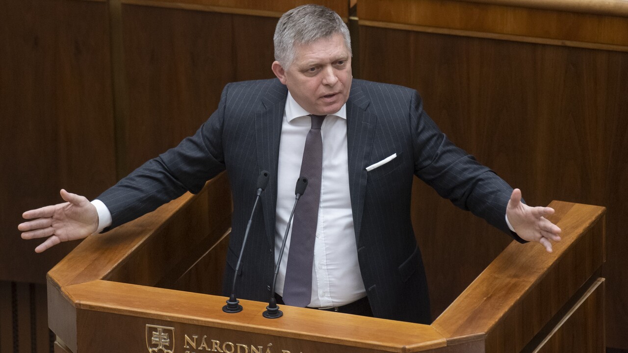 Fico: Ak novela ústavy nebude obsahovať možnosť skrátiť volebné obdobie referendom, Smer ju nepodporí