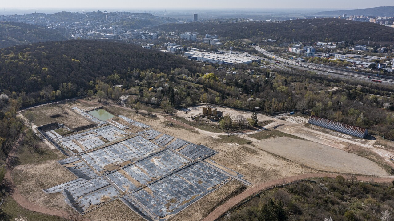 Výstavba nemocnice na Rázsochách mešká. Slovensko môže prísť o investície z plánu obnovy, upozorňujú Hlas a PS