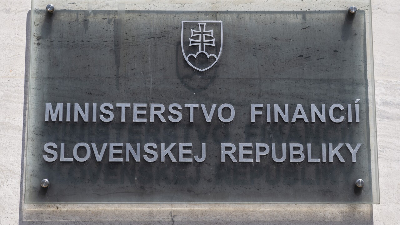 Ministerstvo financií bude tento rok viazať tri percentá výdavkov a pripravovať vyrovnaný rozpočet