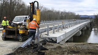 Rekonštrukcia najdlhšieho mosta v Košickom kraji sa blíži do finále. Musel prejsť skúškou zaťažiteľnosti