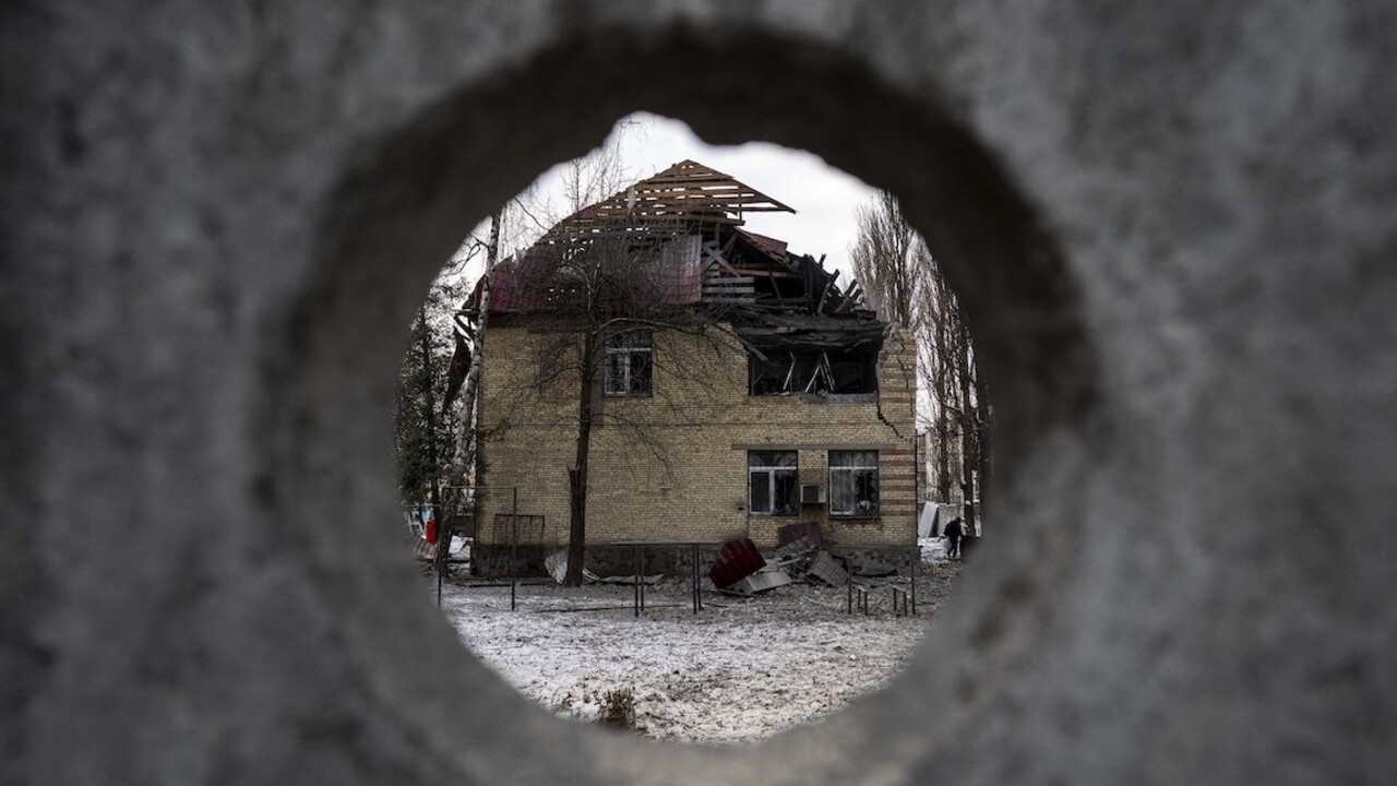 Rusi zaútočili na mesto Kosťantynivka. Útok si vyžiadal obete a poškodil bytové domy