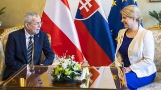 FOTO: Rakúsky prezident Van der Bellen sa v Bratislave stretol s Čaputovou