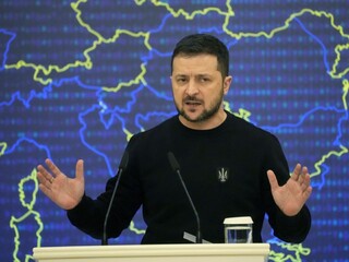 Ukrajina potrebuje urýchlené dodávky zbraní, naliehal Zelenskyj
