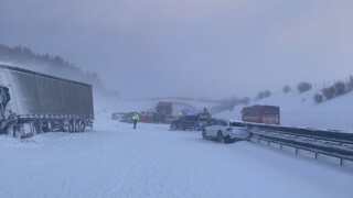 Diaľnicu pod Tatrami po nehode 30 áut už sprejazdnili, je tam znížená rýchlosť