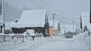 Sever Slovenska potrápila snehová kalamita, na Chopku fúkal orkán. Niektoré lyžiarske strediská zatvorili
