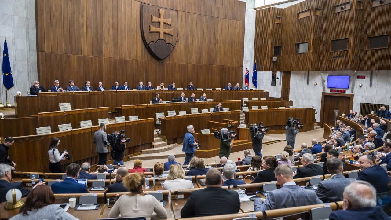 Top udalosti týždňa: Voľby v septembri, snehová kalamita, zostrelenie čínskeho balóna, ropné embargo