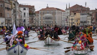 FOTO: Benátky sa opäť ponorili do farieb a masiek. Začal sa tradičný karneval