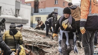 Čas na záchranu rodín uviaznutých pod troskami sa kráti, vyhlásil šéf sýrskej civilnej obrany