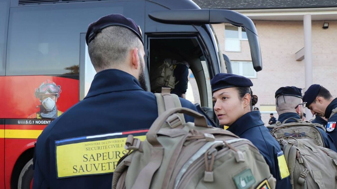 Európska únia posiela pomoc do Turecka. Vyšle viac než 1150 záchranárov a 70 psov