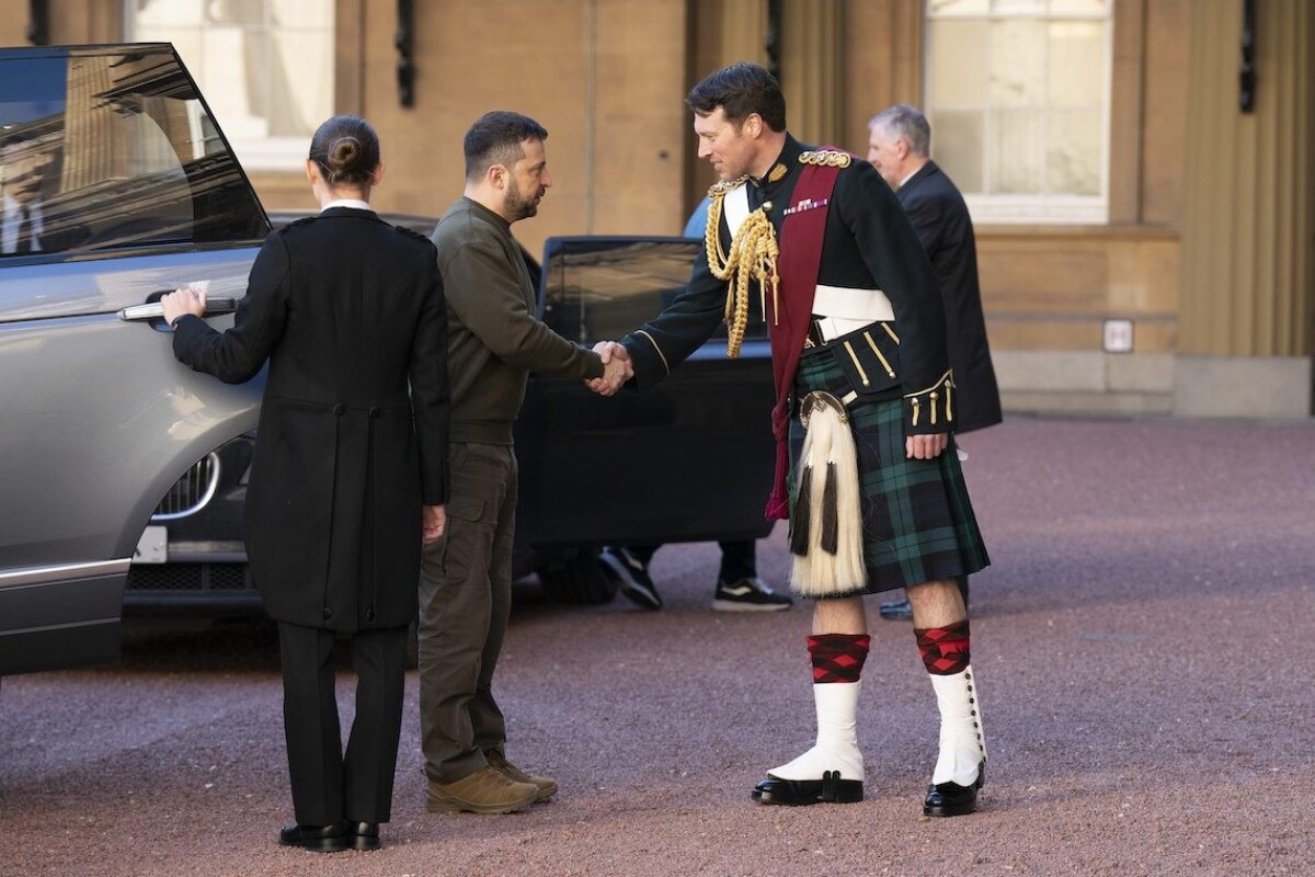 Zelenského vítali pred vstupom do Buckinghamského paláca