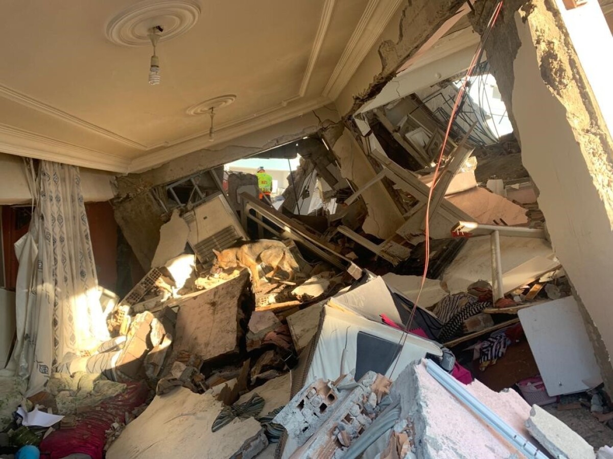 Pohľad do zničených budov.