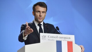 Macron nevylúčil dodanie stíhačiek na Ukrajinu, nebude to však hneď