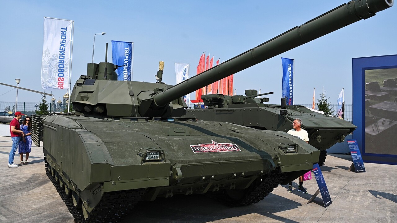 Rusko zvažuje vyslanie tankov T-14 Armata na Ukrajinu. Budú vynikajúcim cieľom, posmieva sa proruský vojenský portál