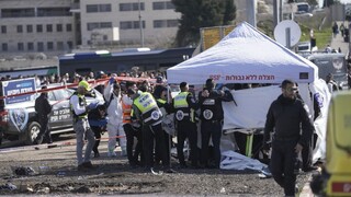 FOTO: Vodič vo východnom Jeruzaleme vrazil do ľudí a zabil niekoľko osôb. Podľa premiéra išlo o teroristický útok